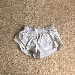 Lululemon Hotty Hot shorts 2.5”